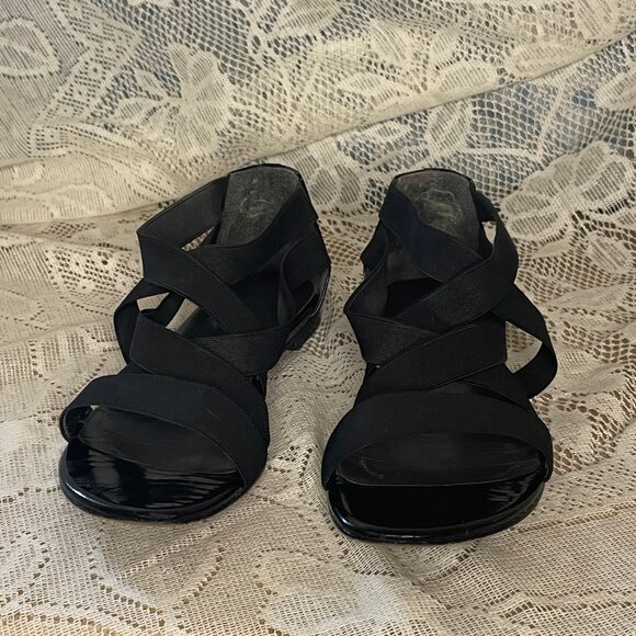 Stuart Weitzman elastic strap sandal in black. Size 6. Very comfortable. - Picture 6 of 6